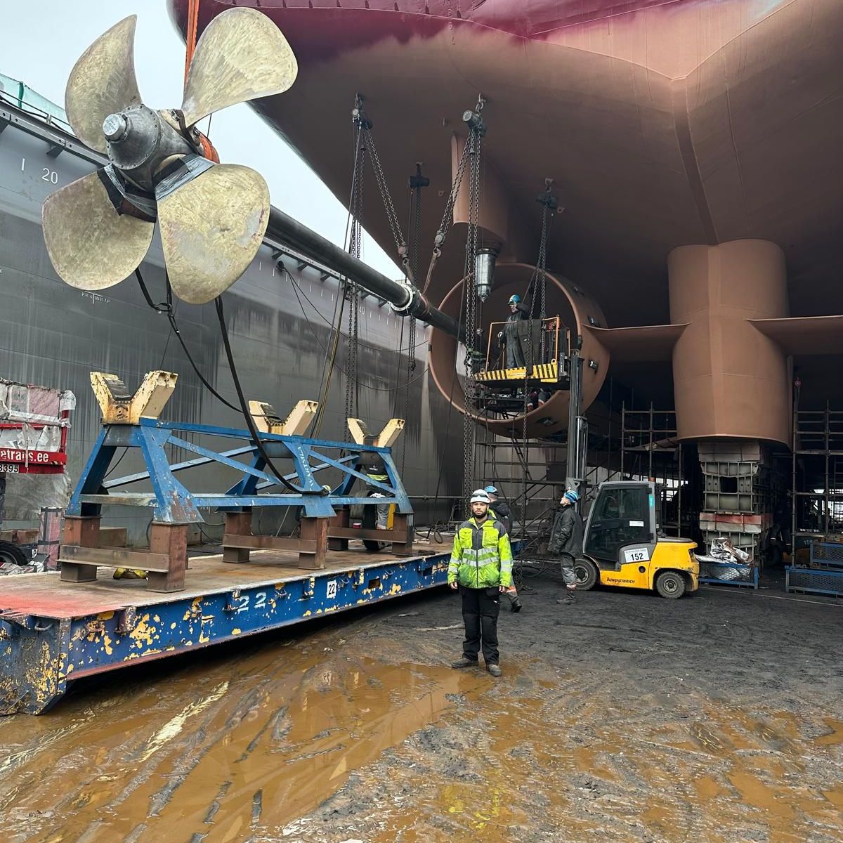 Servicios de ejes marinos y propulsión